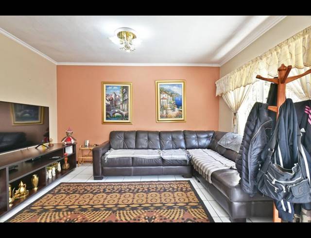 3 BEDROOM HOUSE FOR SALE IN KENSINGTON